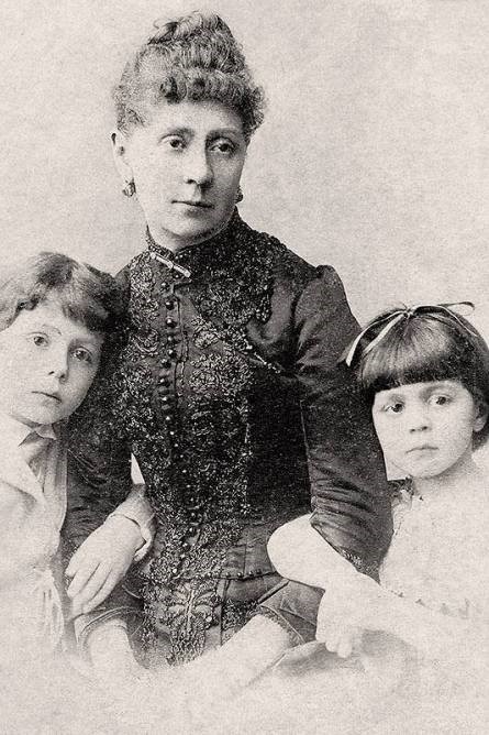 Lyubov Savitskaya, Petipa's second wife, and their youngest children - Marius and Vera (1889)